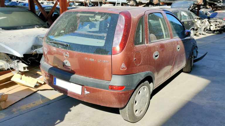 Opel Corsa en Autodesguace CAT La Mina.