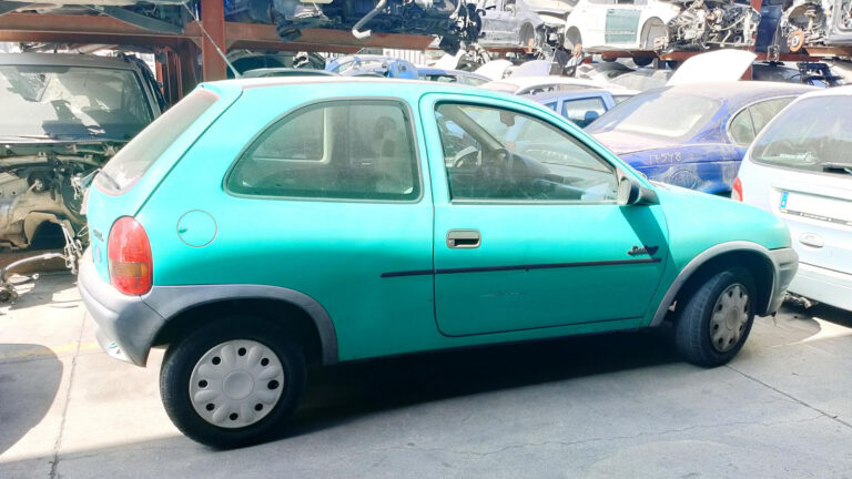 Opel Corsa en Autodesguace CAT La Mina.