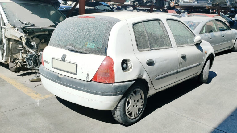 Renault Clio en Autodesguace CAT La Mina.