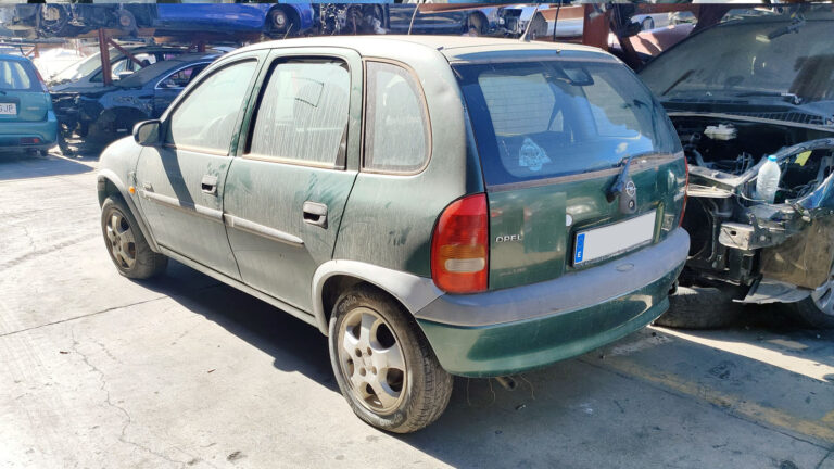 Opel Corsa en Autodesguace CAT La Mina.