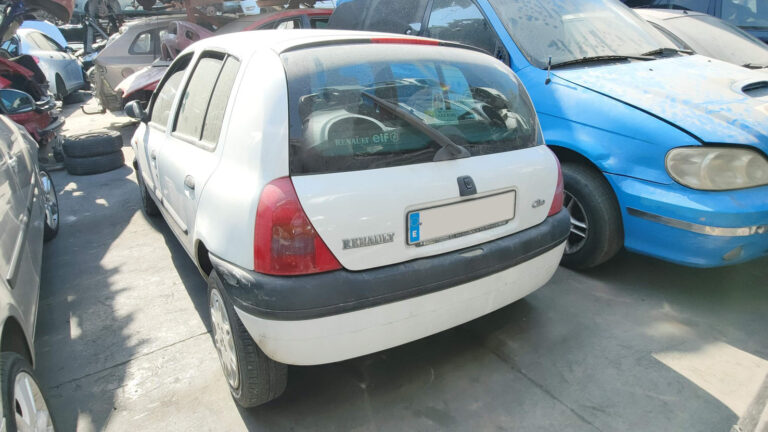 Renault Clio en Autodesguace CAT La Mina.