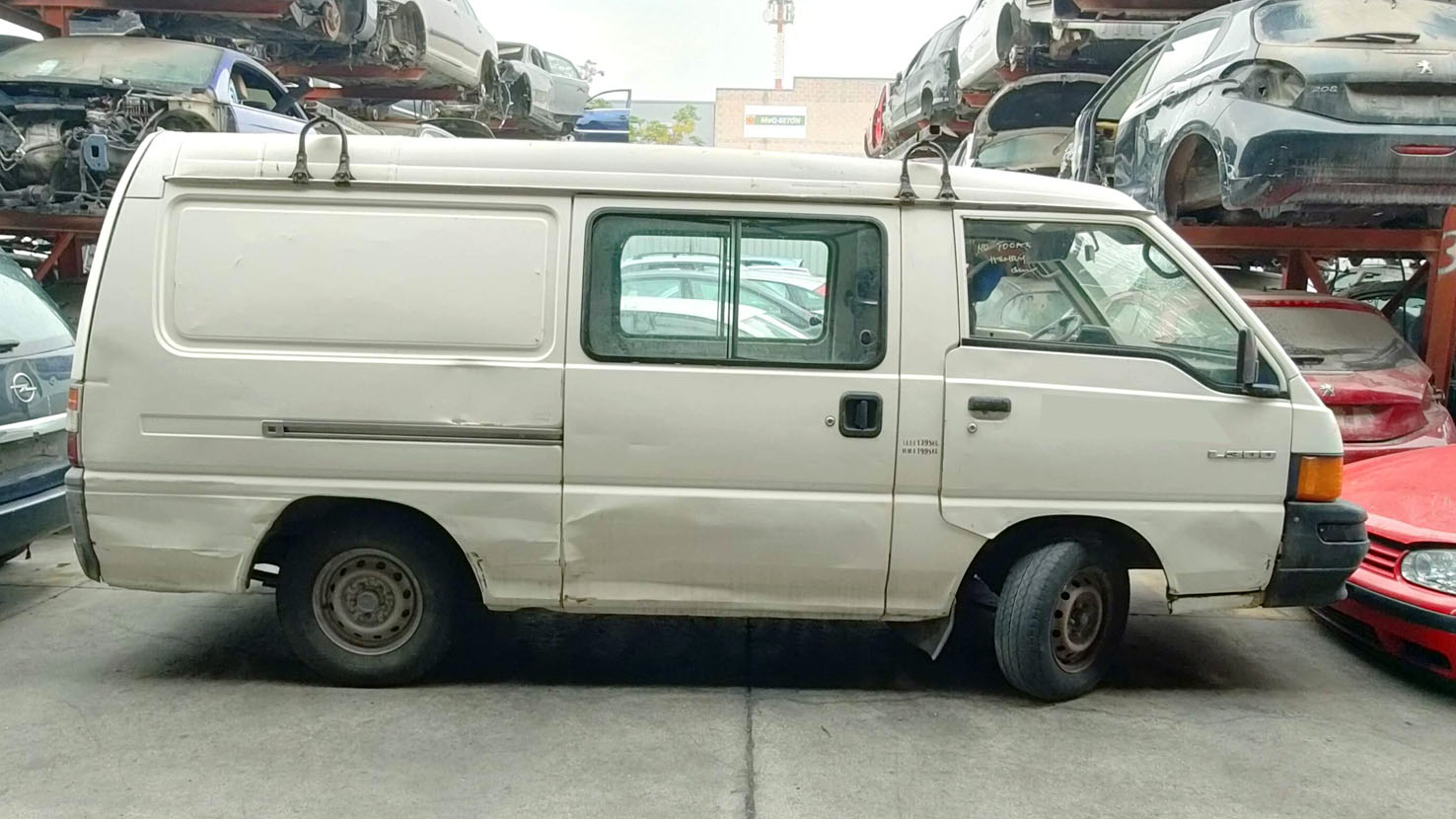 Mitsubishi L300 en Autodesguace CAT La Mina.