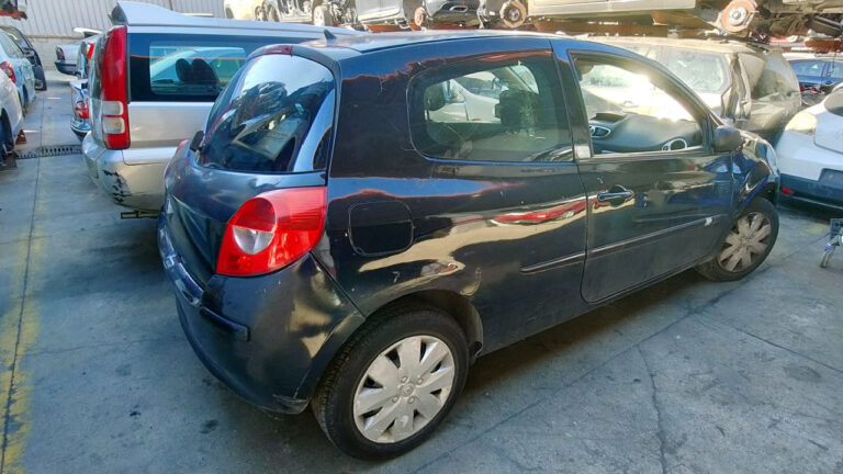 Renault Clio en Autodesguace CAT La Mina.