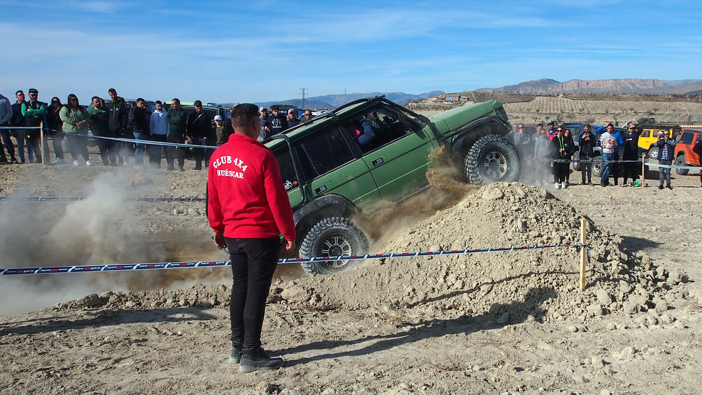 Range Rover en el circuito de conducción 4x4 de la Ruta Solidaria de Huéscar.