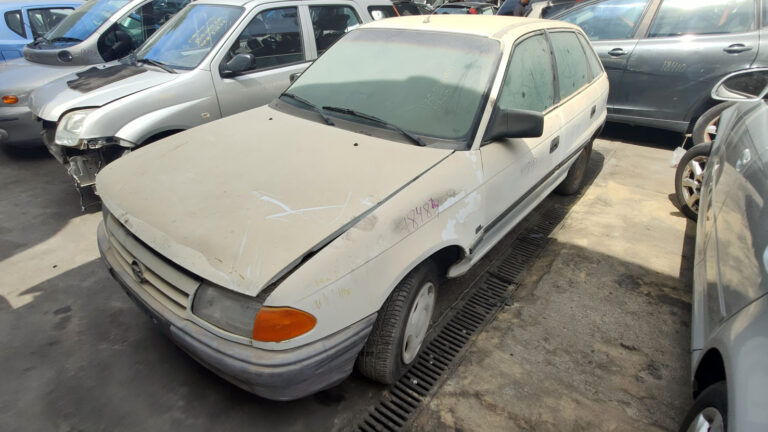 Opel Astra en Autodesguace CAT La Mina.