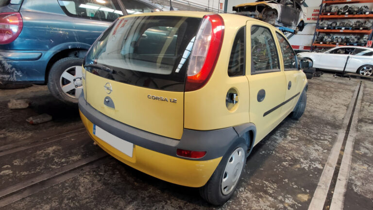 Opel Corsa en Autodesguace CAT La Mina.