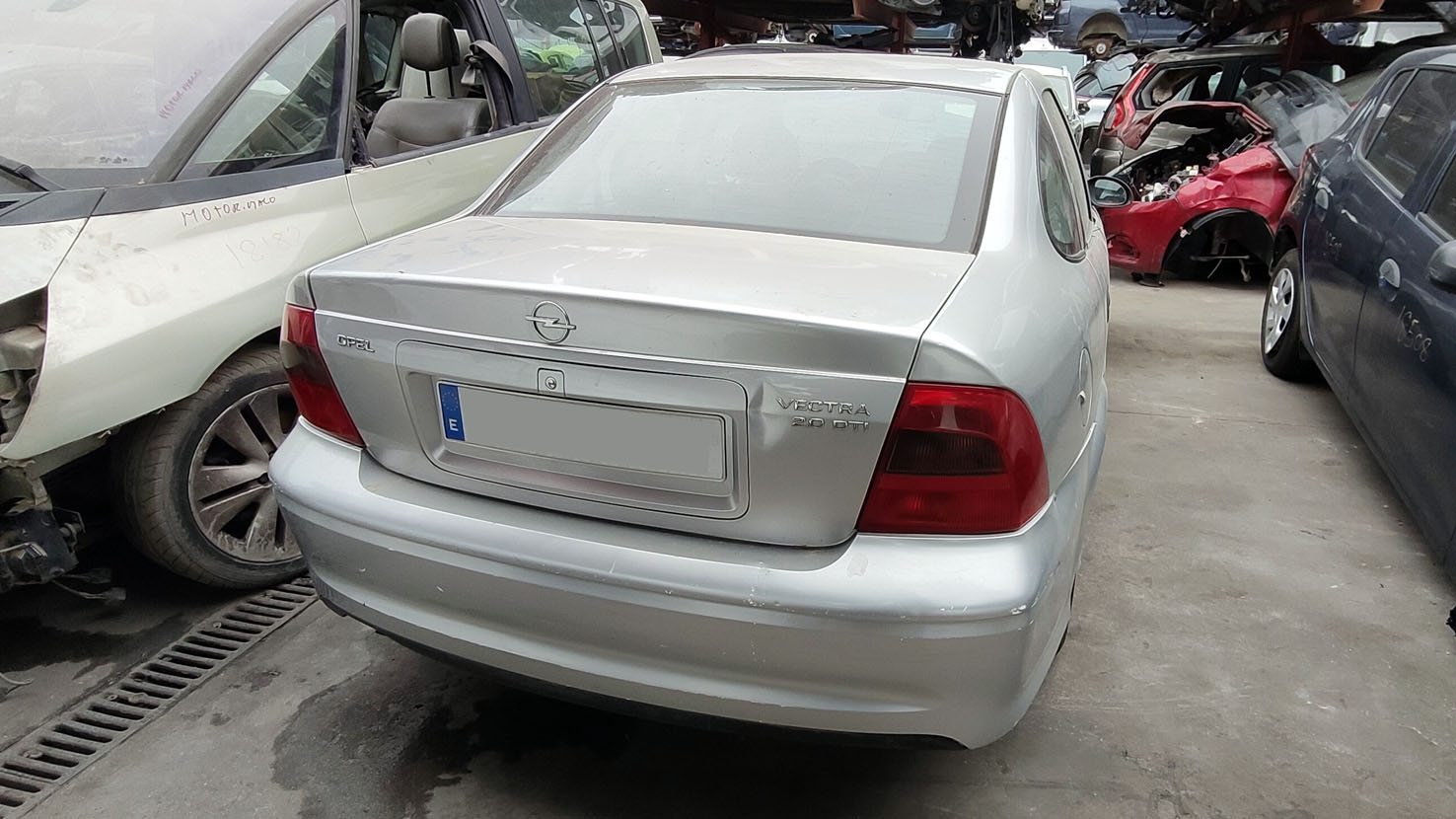 Opel Vectra en Autodesguace CAT La Mina.
