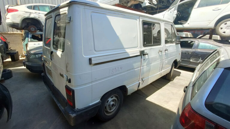 Renault Trafic en Autodesguace CAT La Mina.